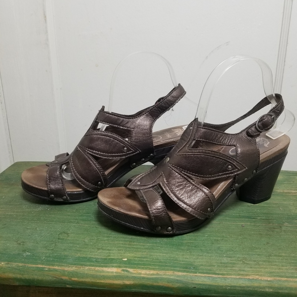 DANSKO Leather SIZE 40 bronze 3 1/2 Inch Heel Sandal